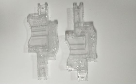 Le laser découpant la par injection moulage les moulages par injection en plastique de pièces HRC 32