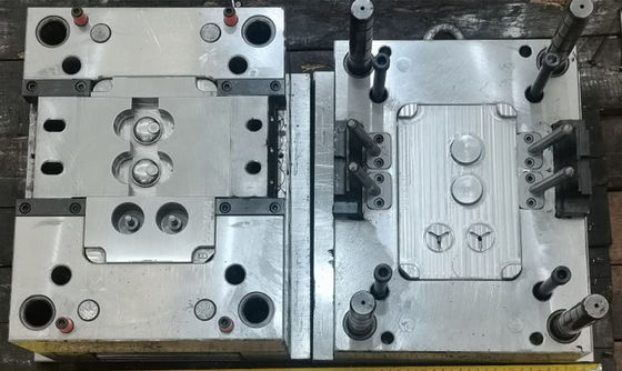 OEM de plastique de moulage par injection de précision de coutume de S136H 718H 2343