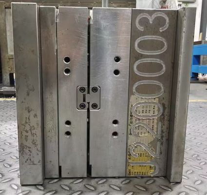 Les pièces en plastique ponctuelles de haute précision de moulage par injection de précision de porte moulent