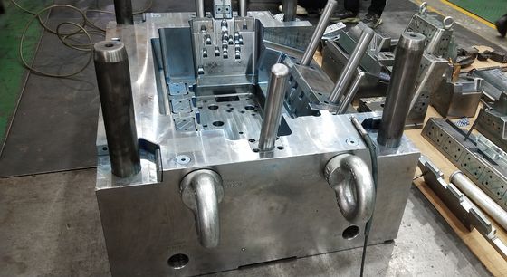 Moulage par injection adapté aux besoins du client en plastique de moulage par injection de précision de l'ABS pp pour de grands appareils électroménagers