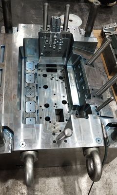 Moulage par injection adapté aux besoins du client en plastique de moulage par injection de précision de l'ABS pp pour de grands appareils électroménagers