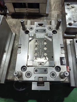 La production et le traitement de la machine de fraisage à commande numérique pour le moulage de plastique ISO