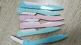 Parties moulées par injection de rasoirs à sourcils